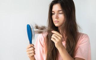 6 Possible Causes of Hair Loss in Women