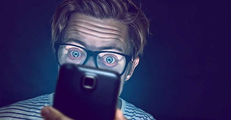 6 Health Risks of Staring at Your Phone Too Much